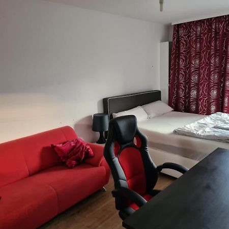Sehr Schoene Drei Zimmer Deluex Wohnung In Sindelfingen Dış mekan fotoğraf