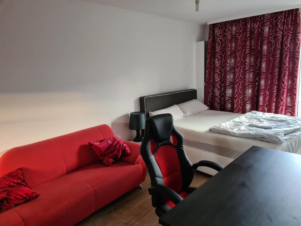 Sehr Schoene Drei Zimmer Deluex Wohnung In Sindelfingen Dış mekan fotoğraf